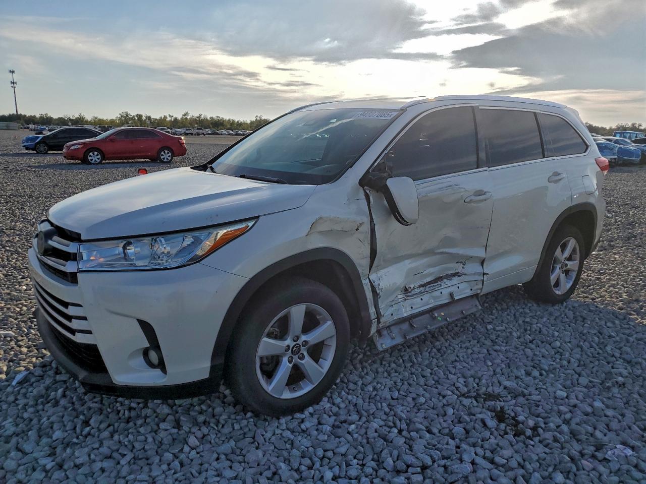 2017 TOYOTA HIGHLANDER