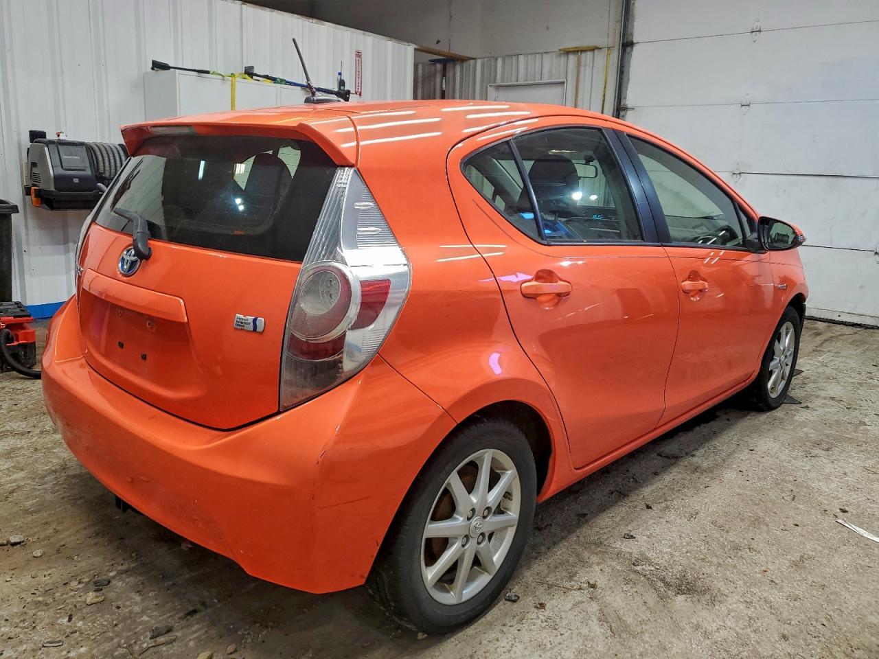 2013 TOYOTA Prius c
