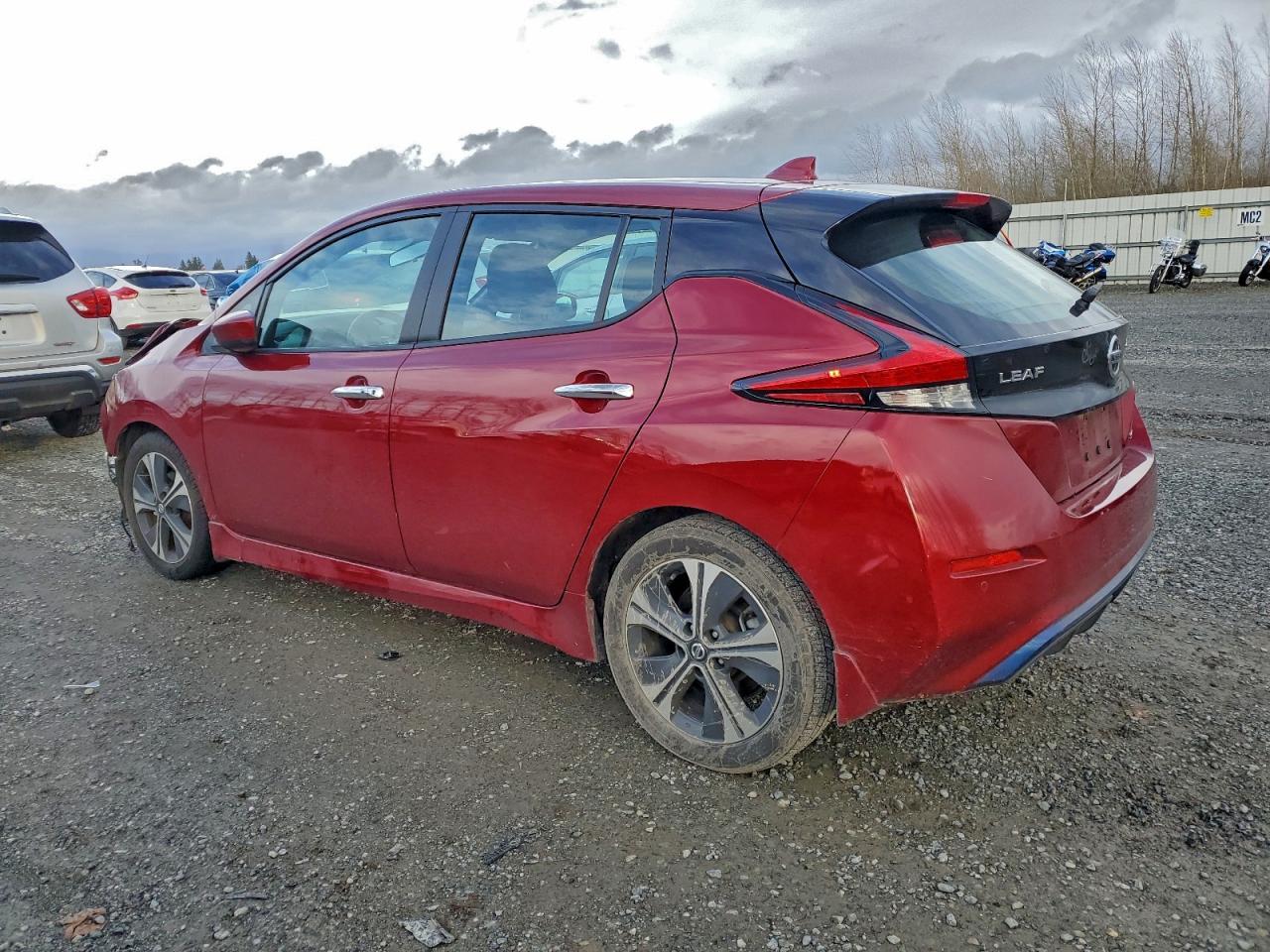 2022 NISSAN LEAF