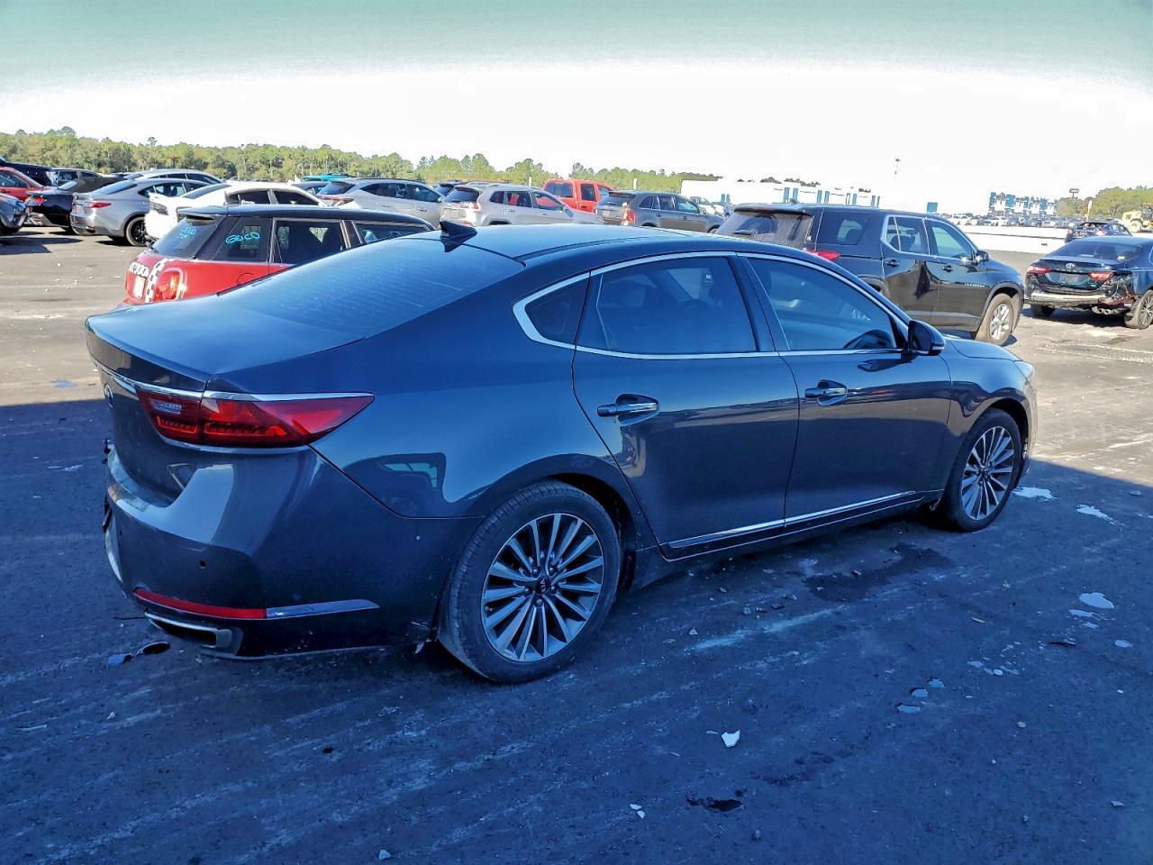 2017 KIA Cadenza