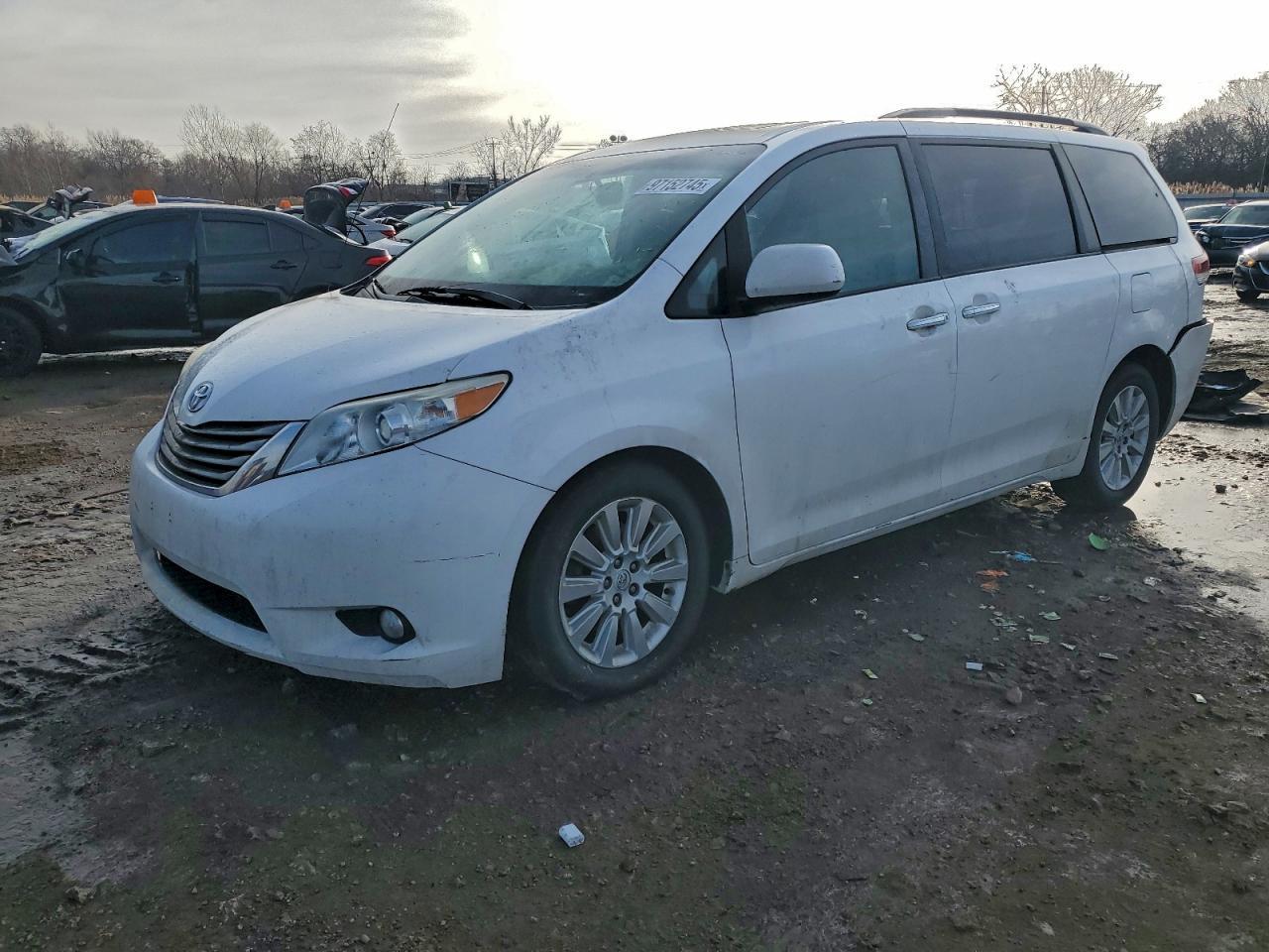 2014 TOYOTA SIENNA