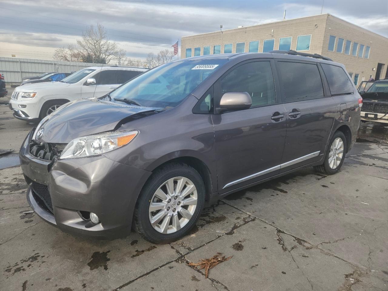 2012 TOYOTA SIENNA