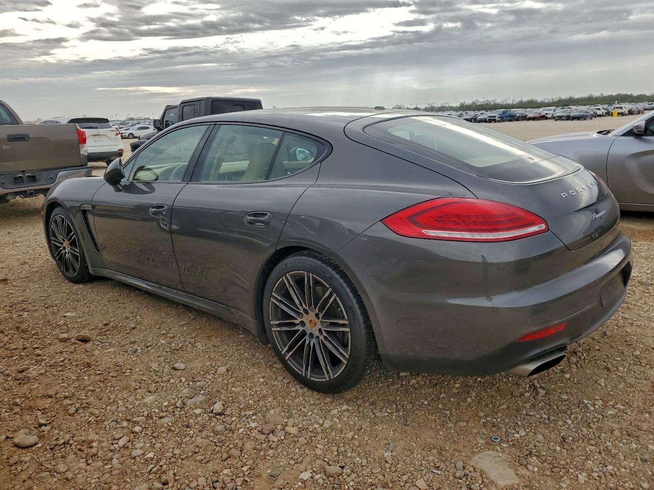 2016 PORSCHE Panamera