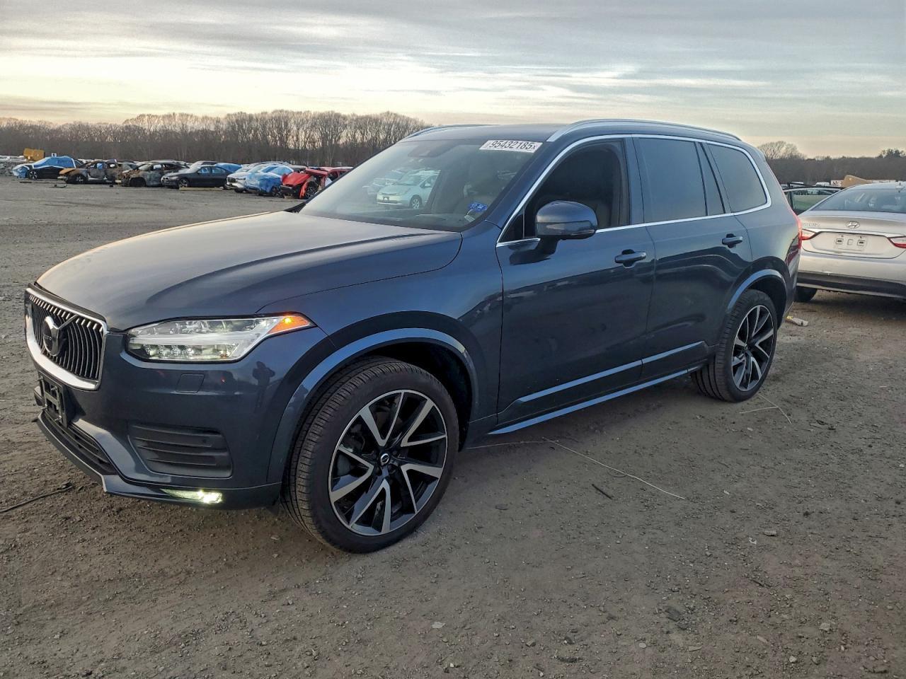 2022 VOLVO XC90