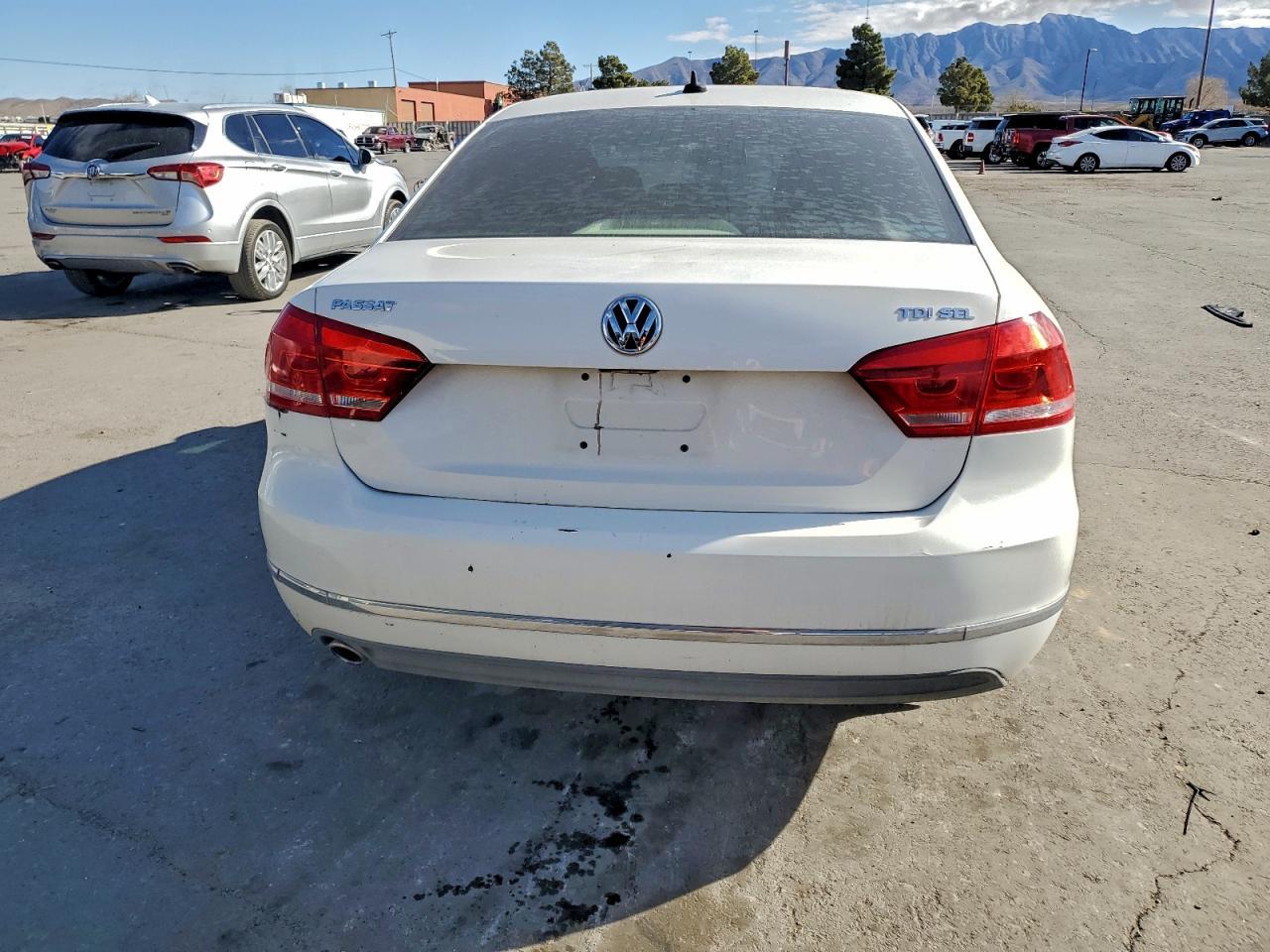 2012 VOLKSWAGEN Passat