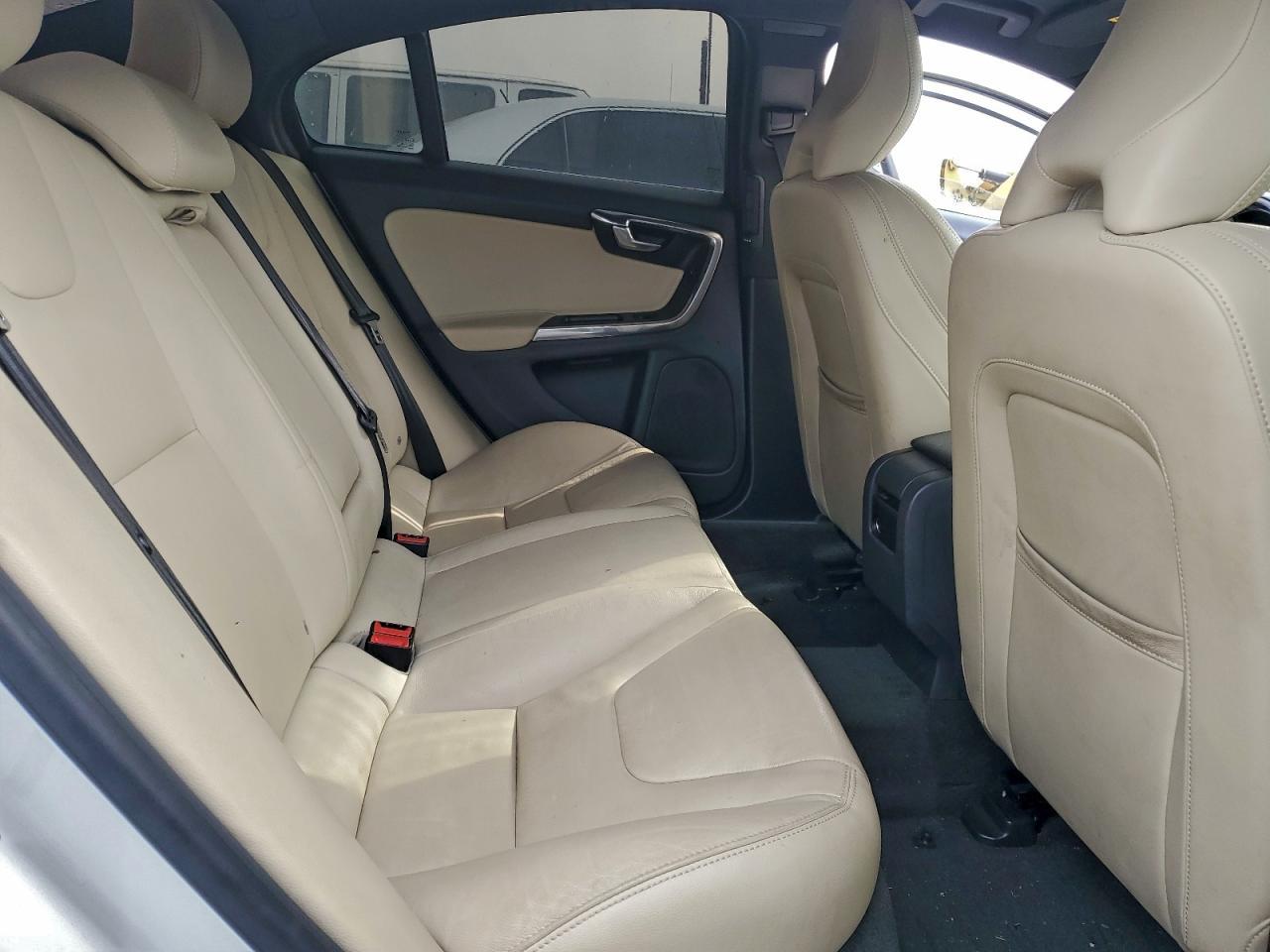 2015 VOLVO S60