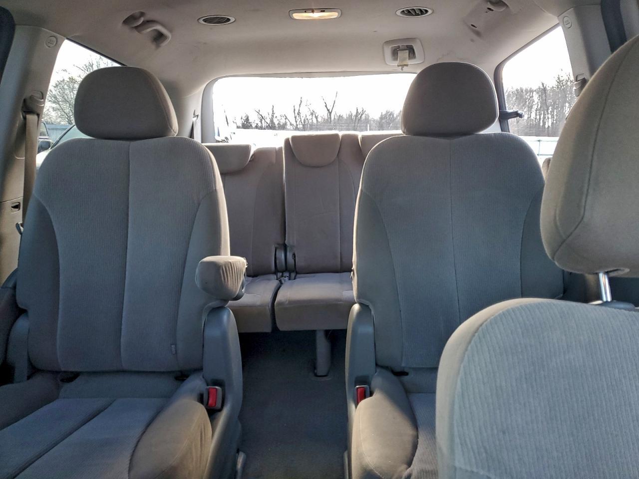 2011 KIA SEDONA