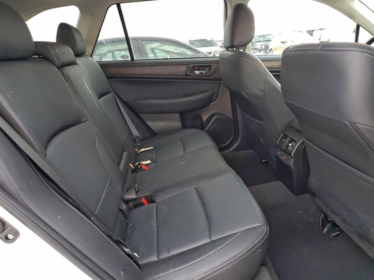 2017 SUBARU Outback