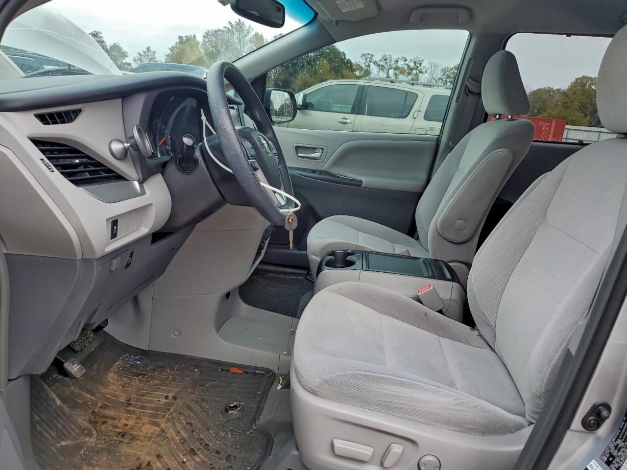 2016 TOYOTA SIENNA