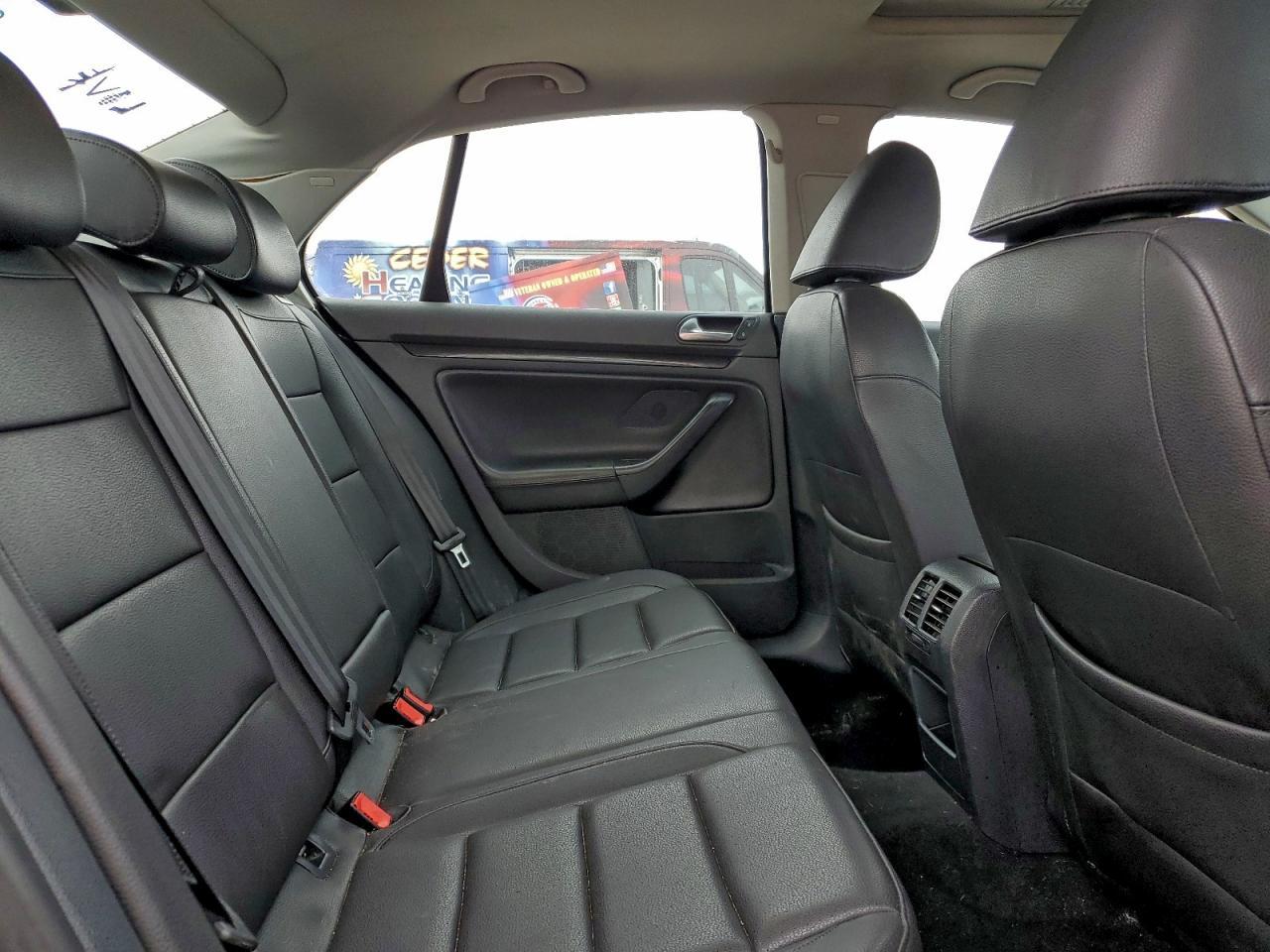 2010 VOLKSWAGEN JETTA