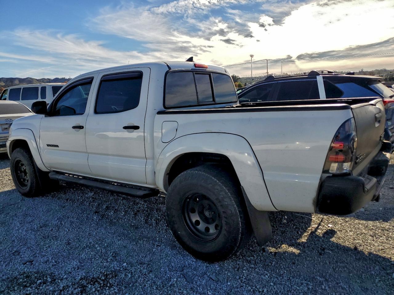 2015 TOYOTA TACOMA