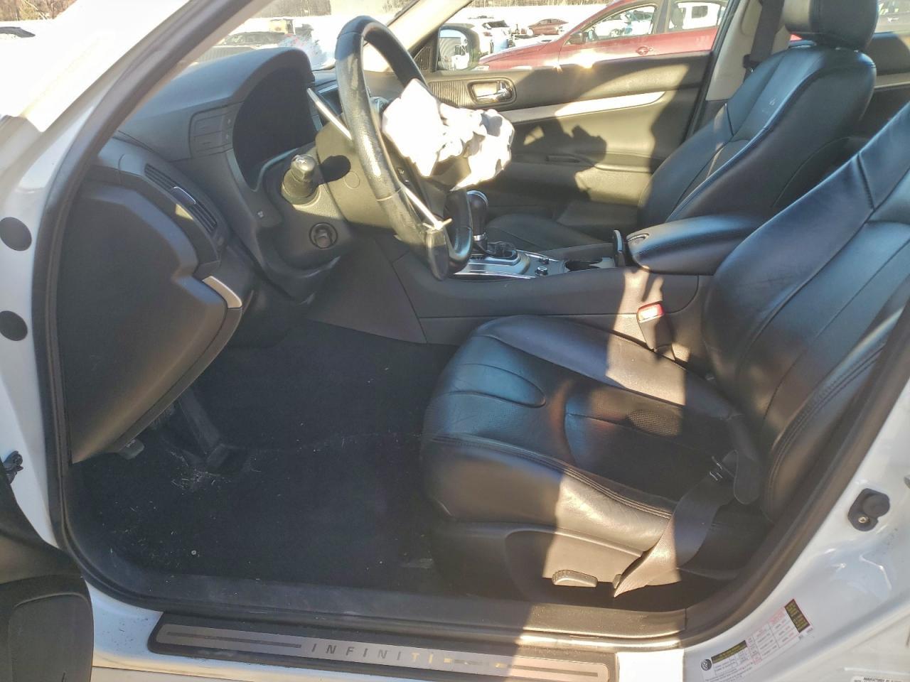 2011 INFINITI G37