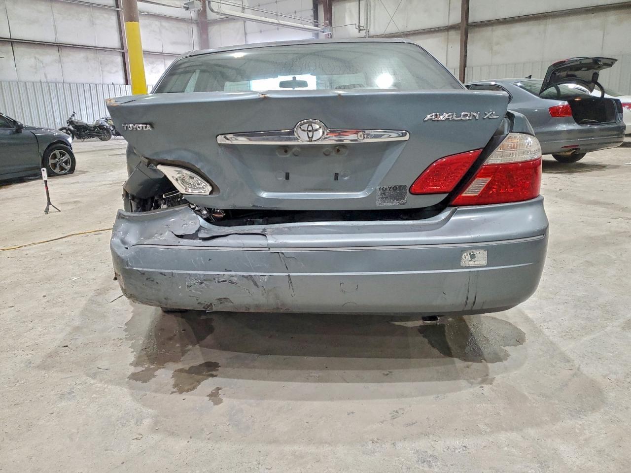2004 TOYOTA Avalon