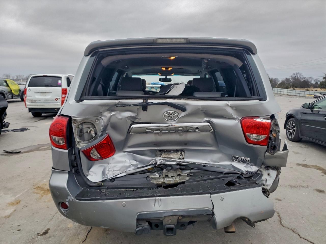 2011 TOYOTA Sequoia