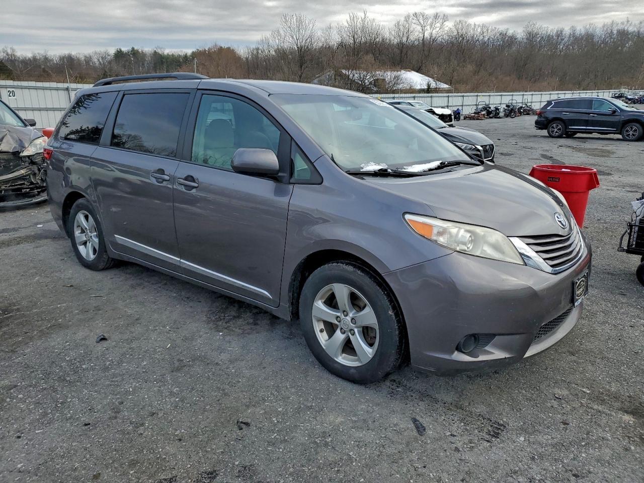 2017 TOYOTA SIENNA