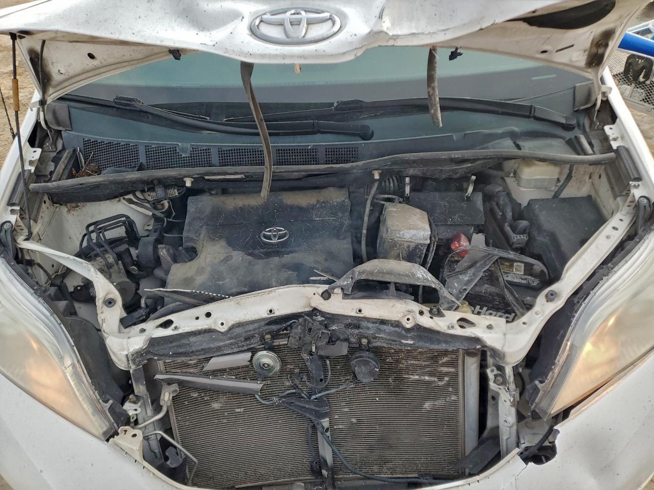 2013 TOYOTA SIENNA