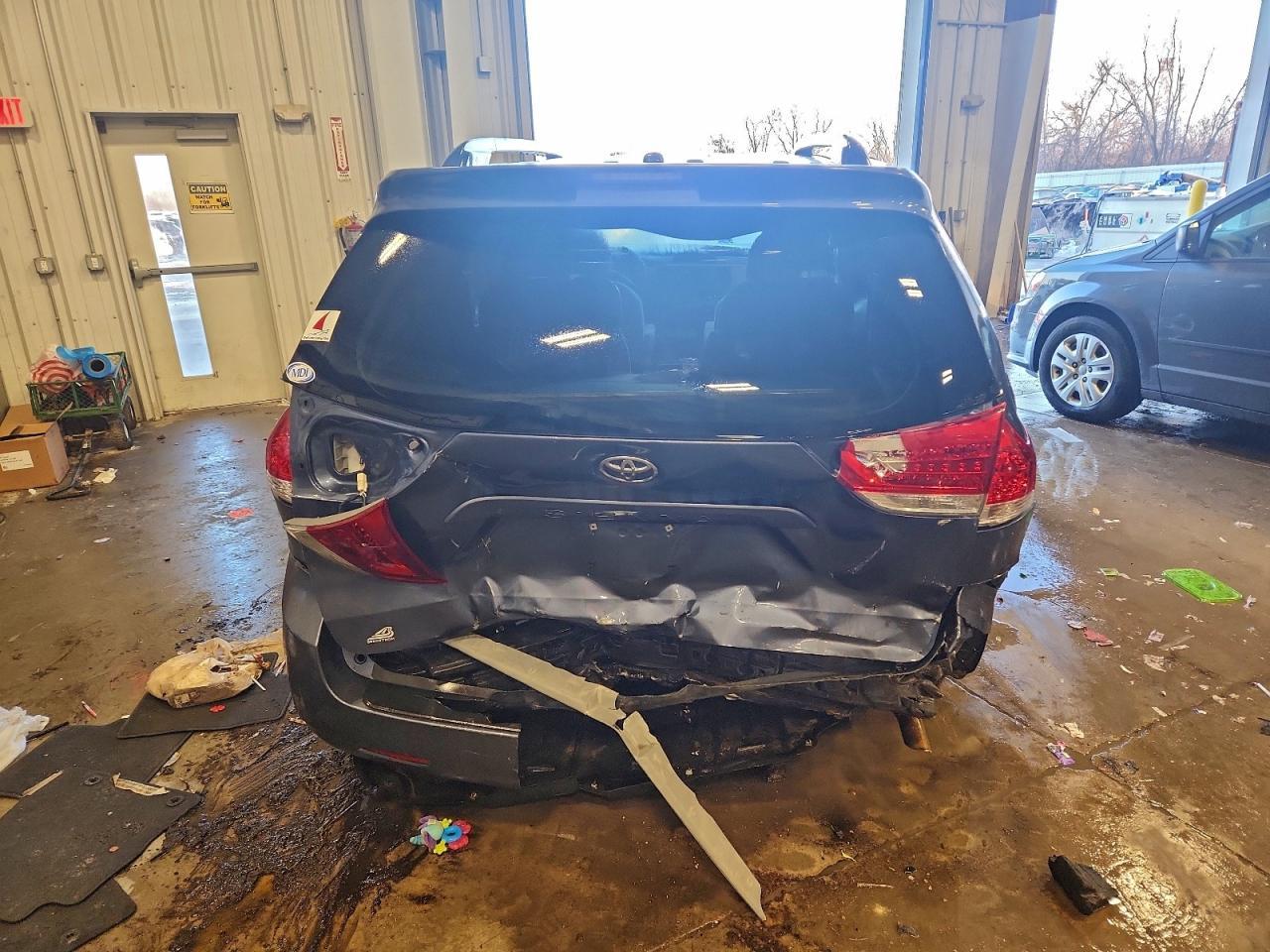 2014 TOYOTA SIENNA