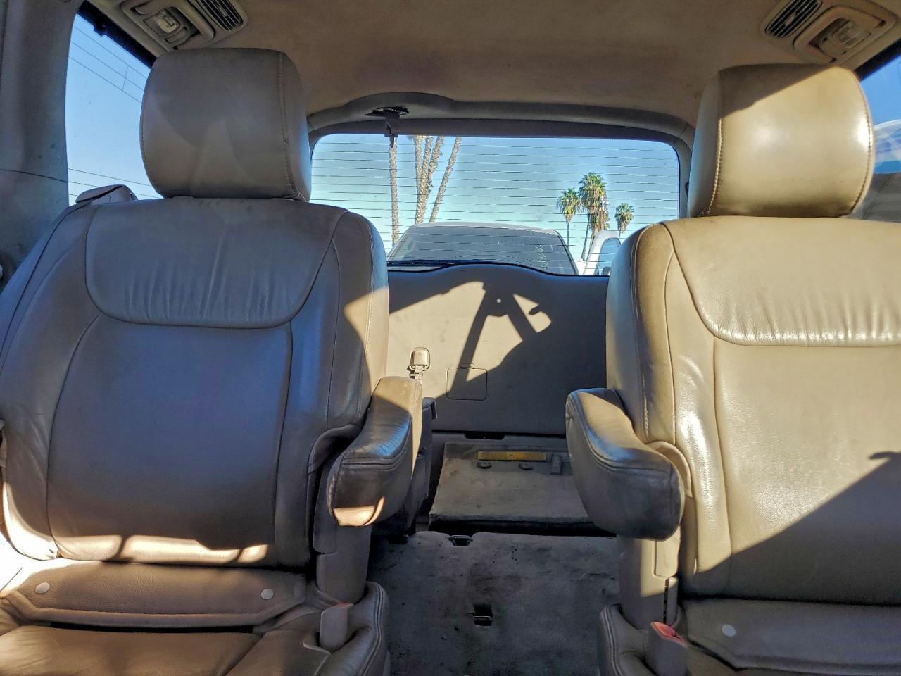 2009 TOYOTA SIENNA