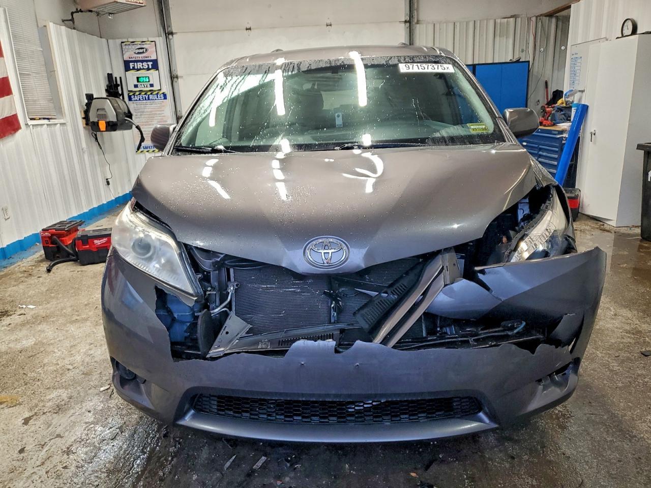 2017 TOYOTA SIENNA