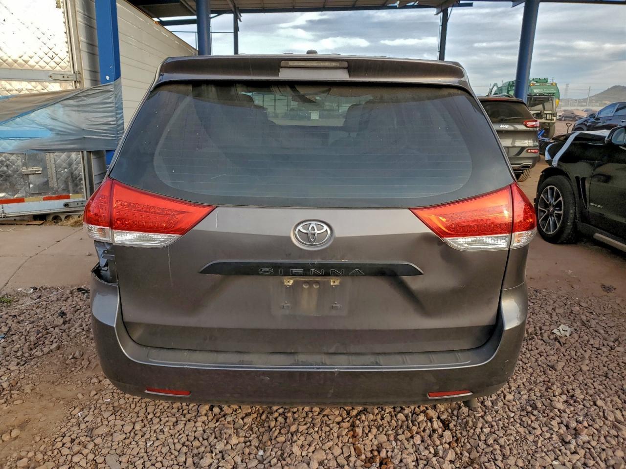 2013 TOYOTA SIENNA