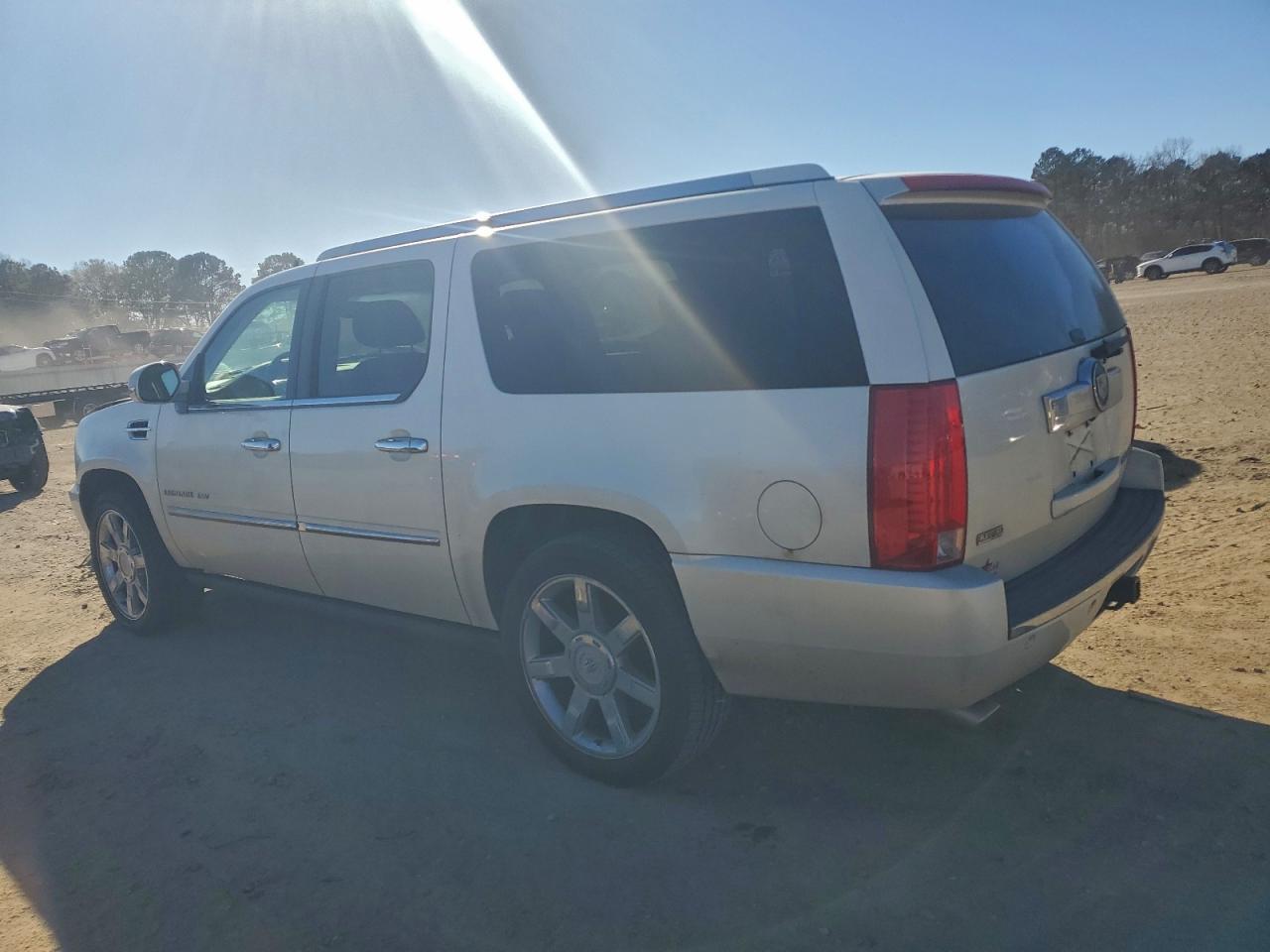 2011 CADILLAC Escalade ESV