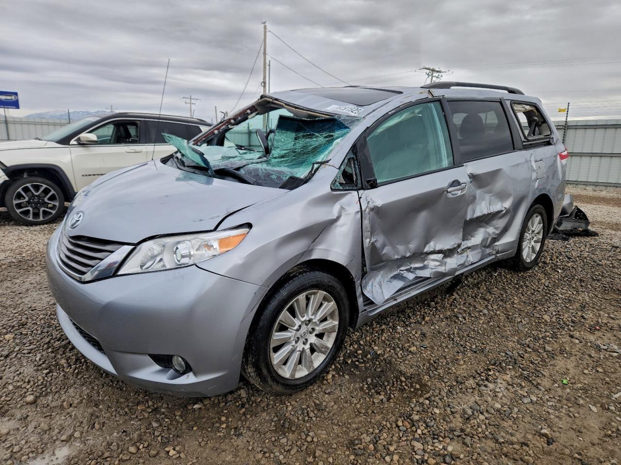 2012 TOYOTA SIENNA