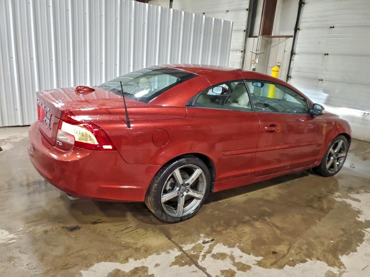 2011 VOLVO C70