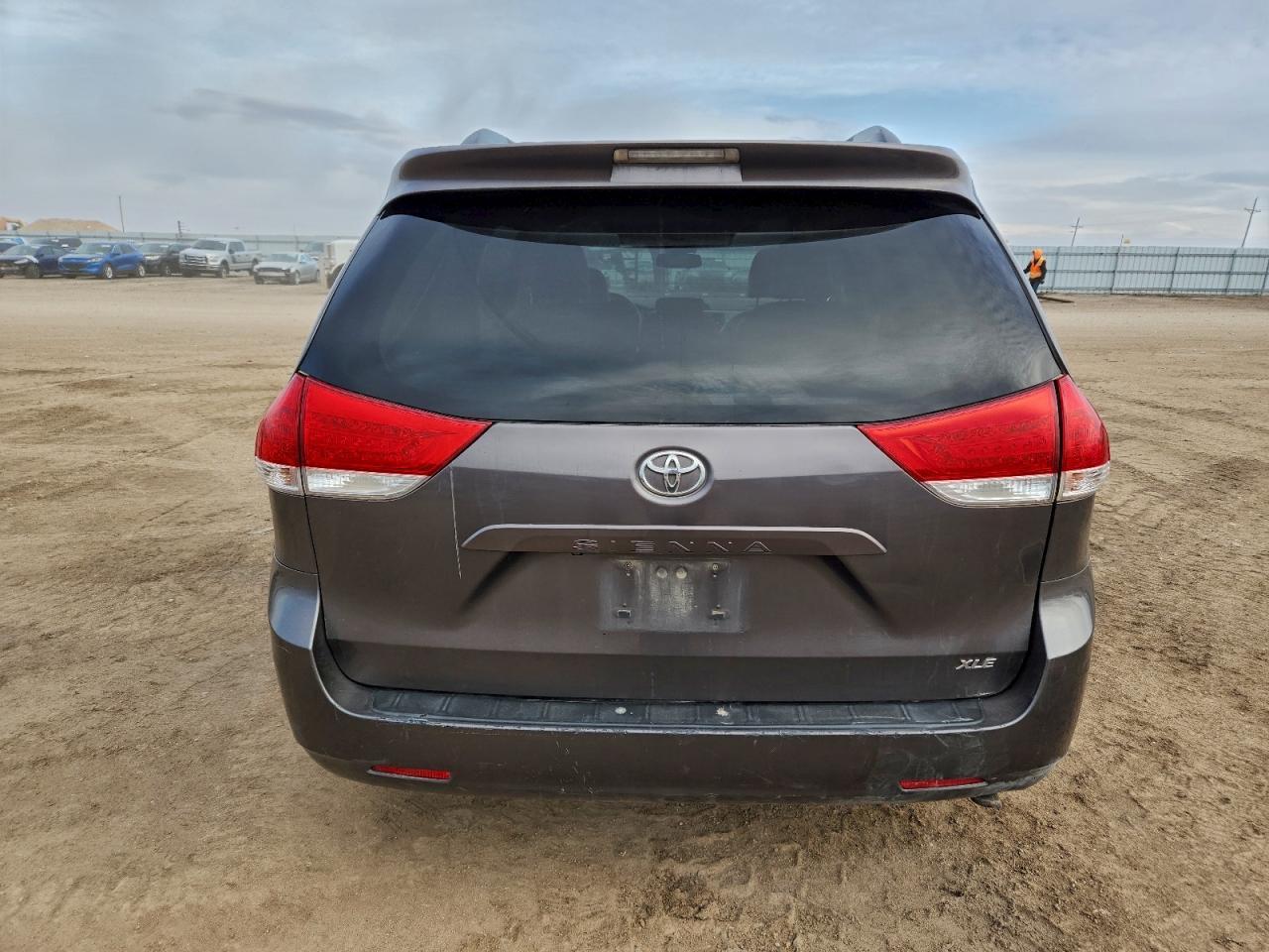 2013 TOYOTA SIENNA