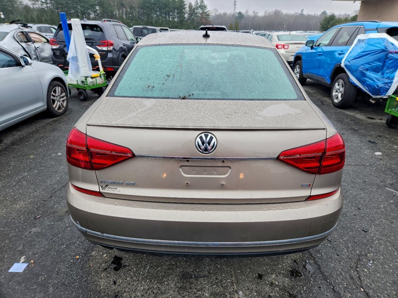 2016 VOLKSWAGEN Passat
