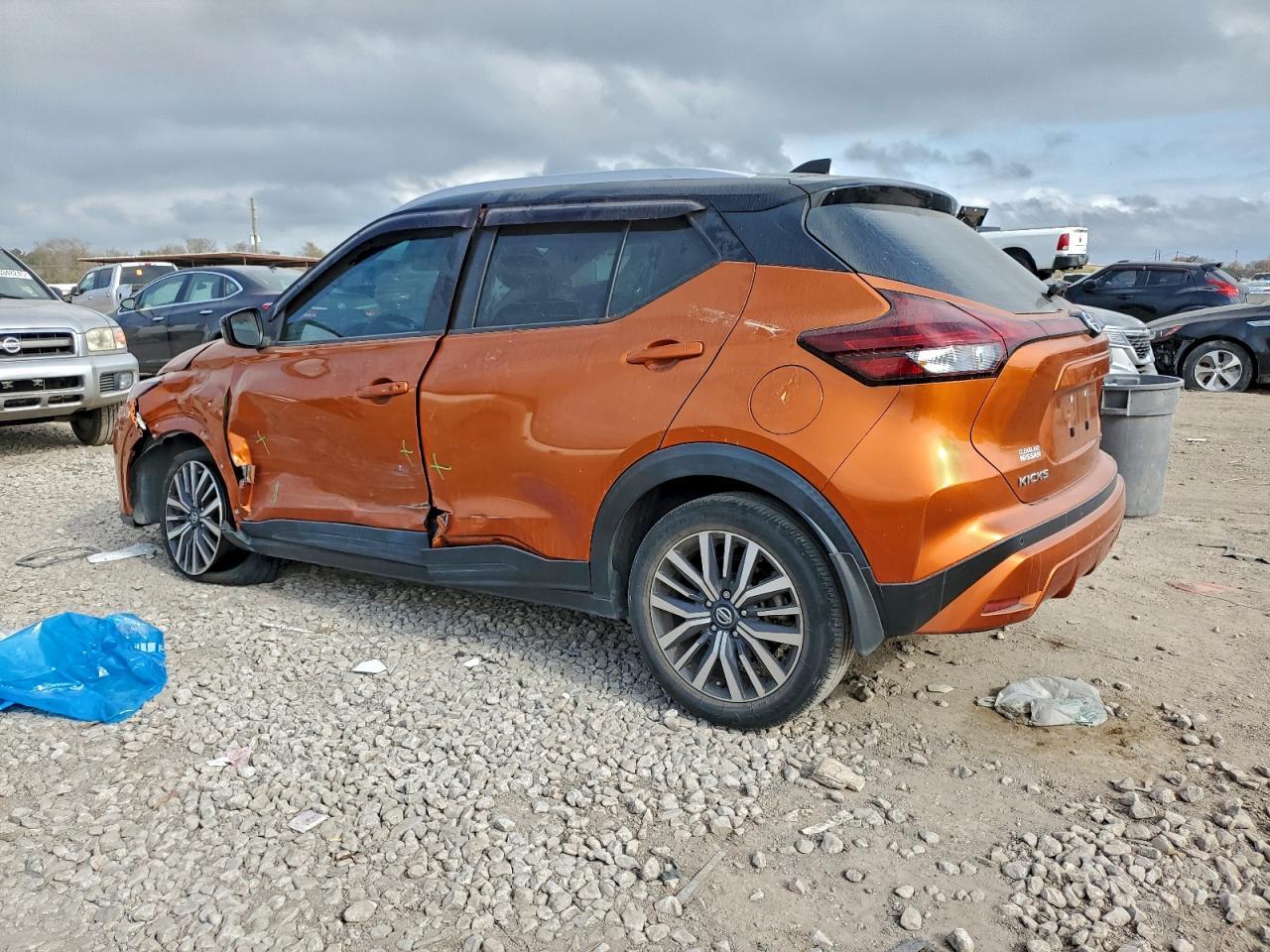 2021 NISSAN KICKS