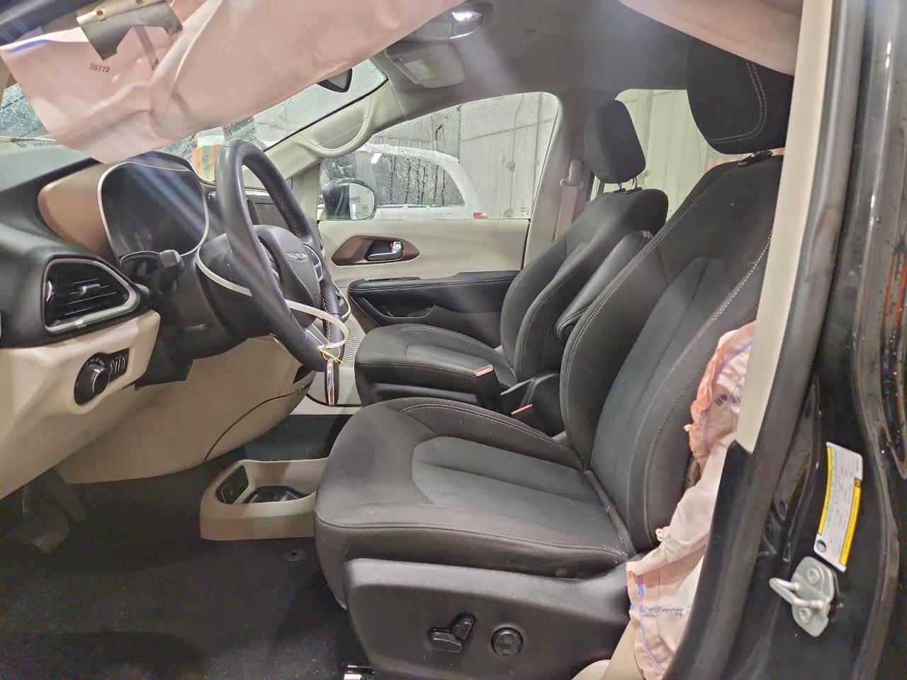 2023 CHRYSLER Voyager