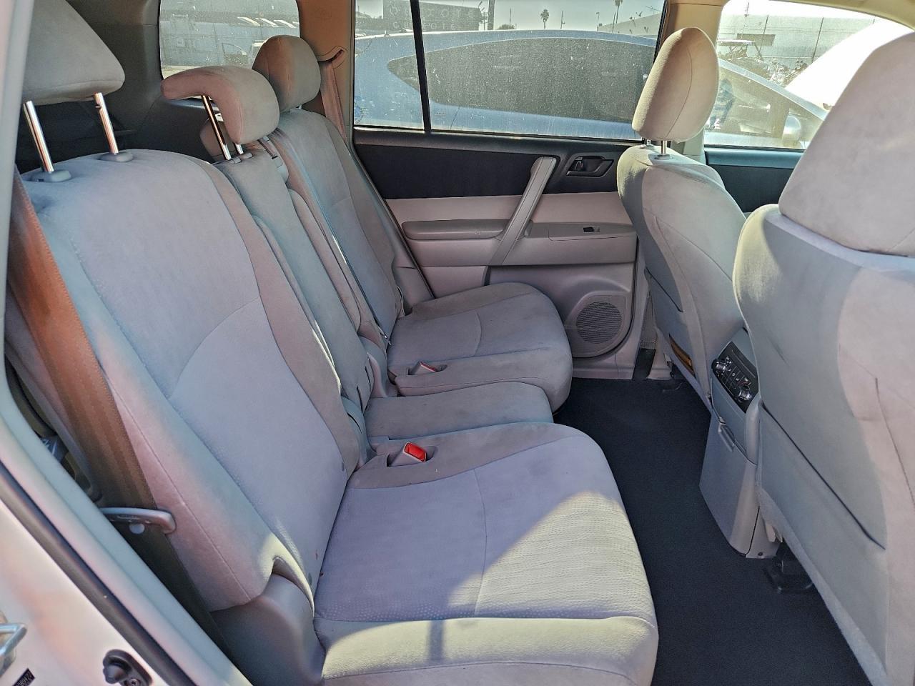 2012 TOYOTA HIGHLANDER