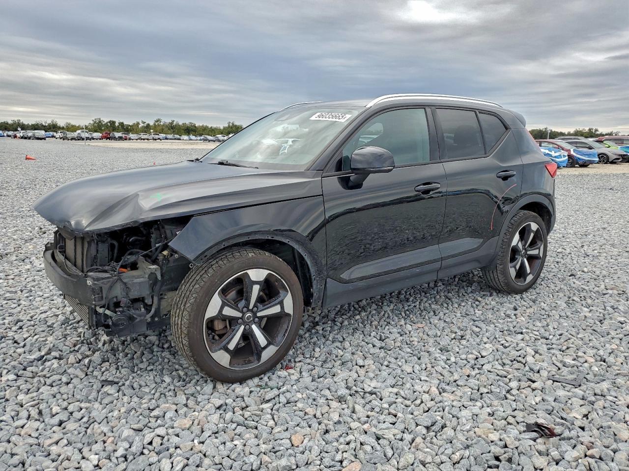 2019 VOLVO XC40