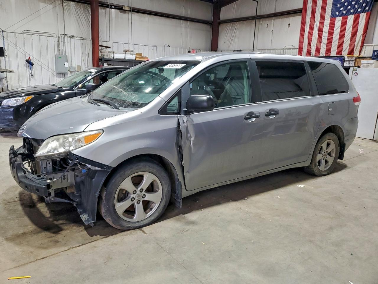 2012 TOYOTA SIENNA