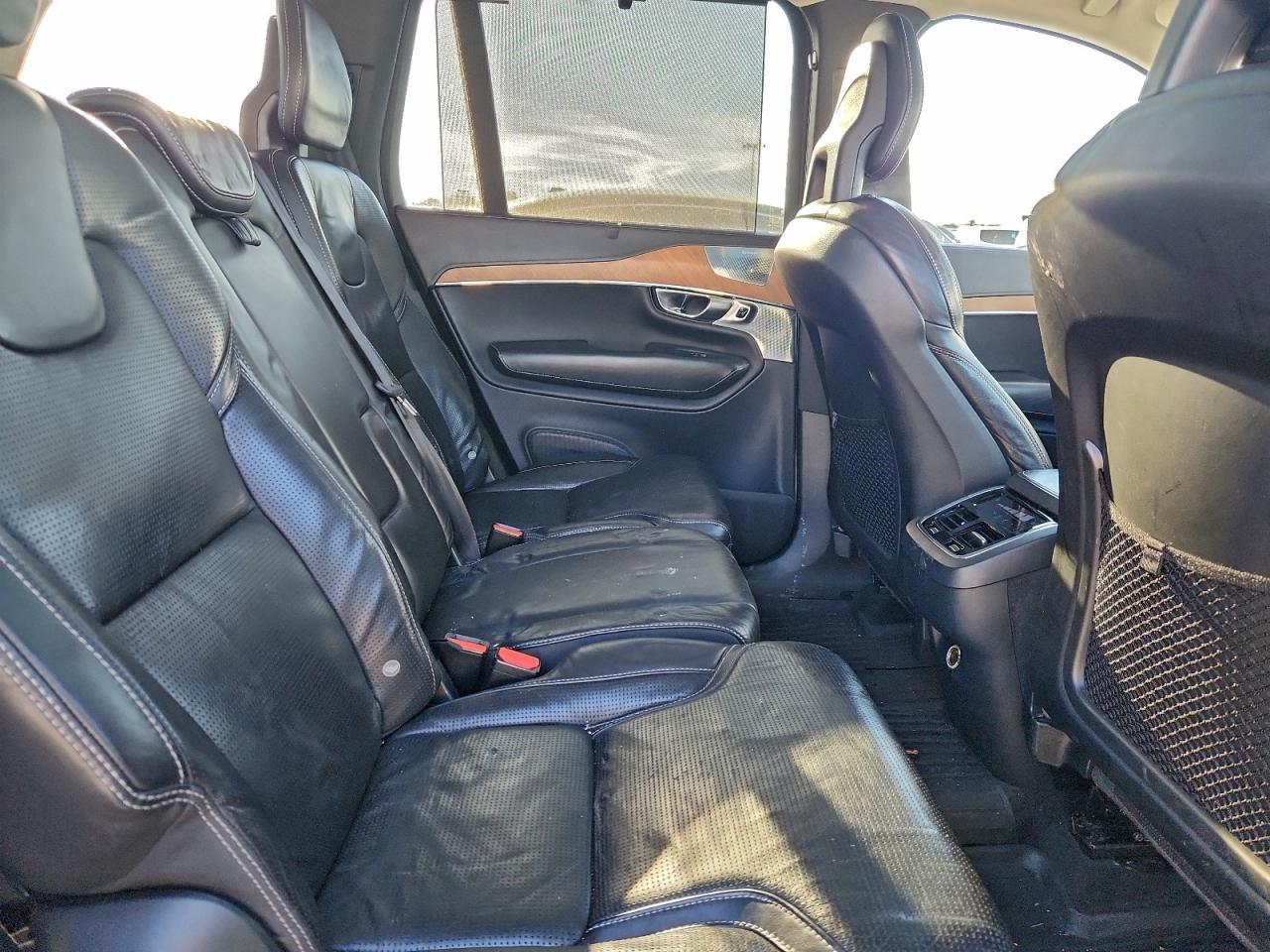 2016 VOLVO XC90