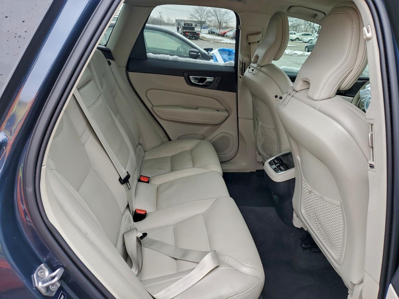 2021 VOLVO XC60