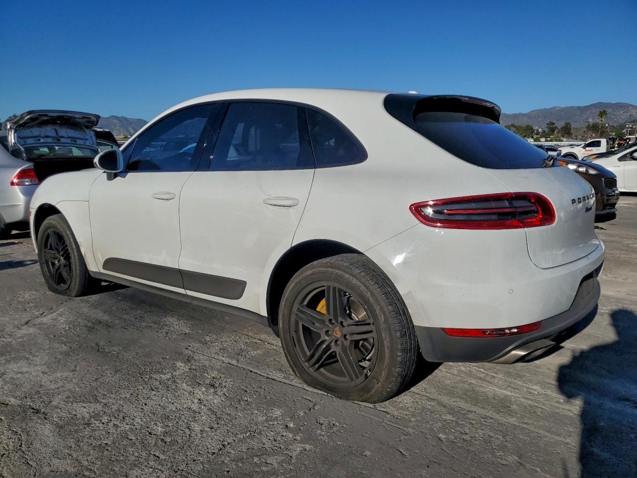 2018 PORSCHE Macan