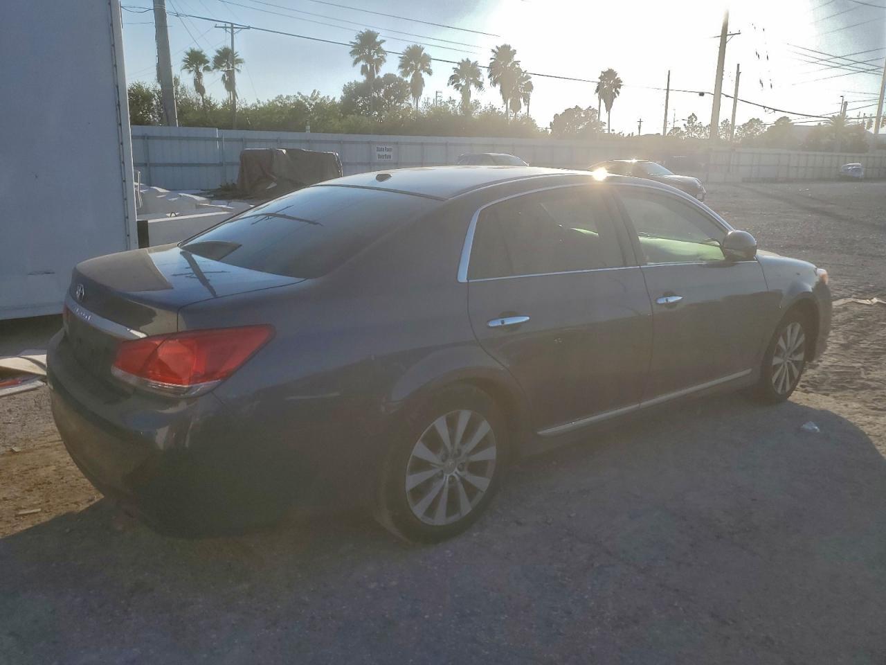 2011 TOYOTA Avalon