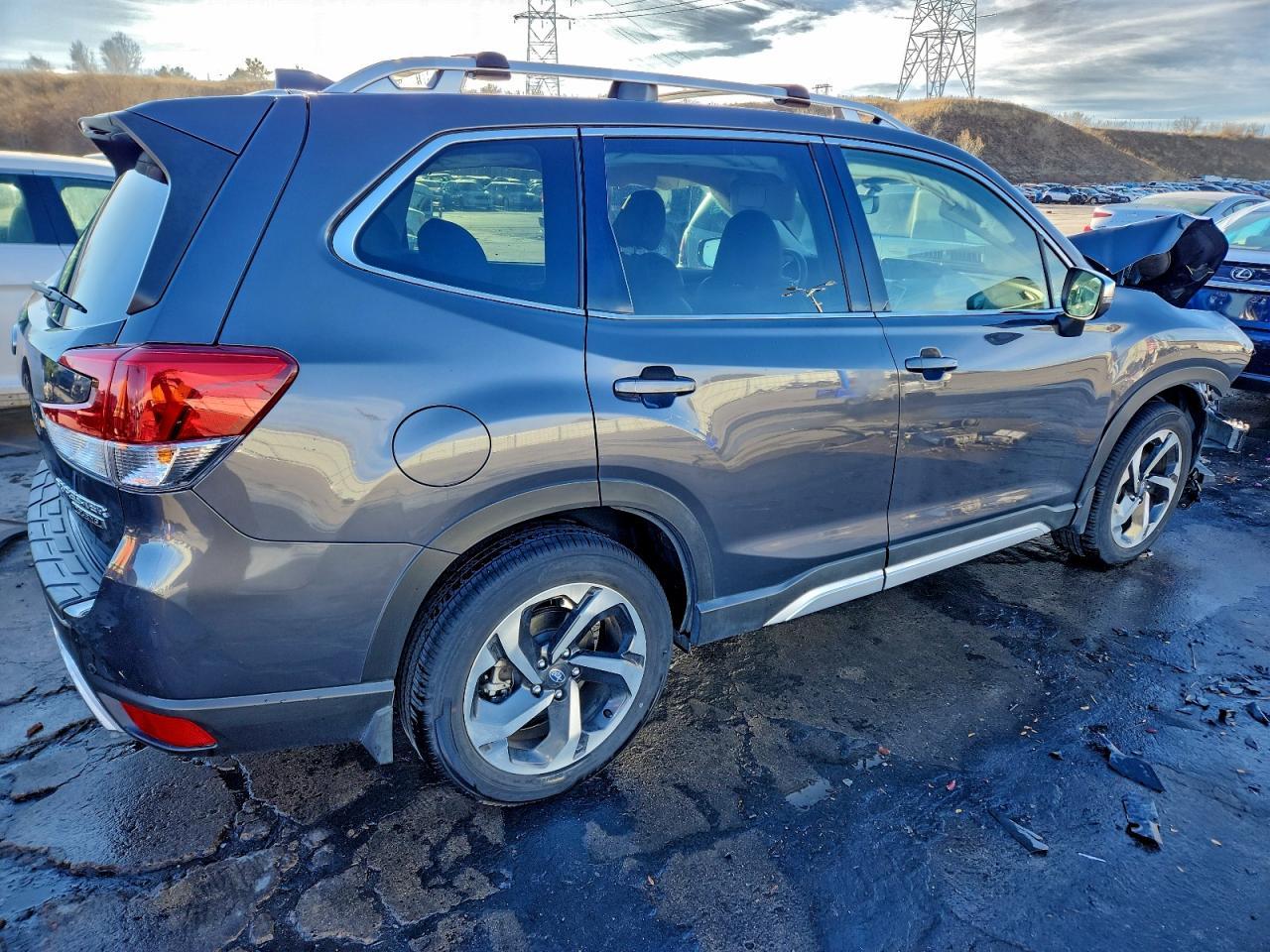2022 SUBARU FORESTER
