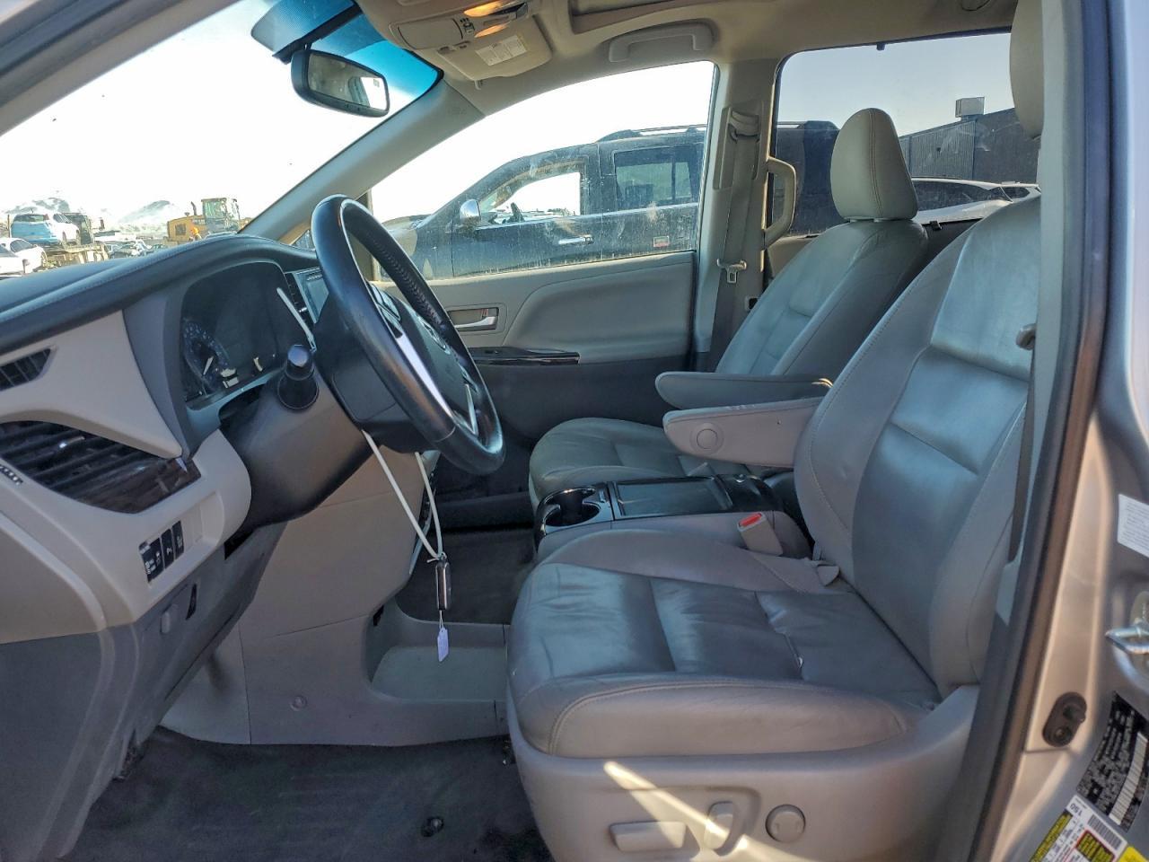 2015 TOYOTA SIENNA