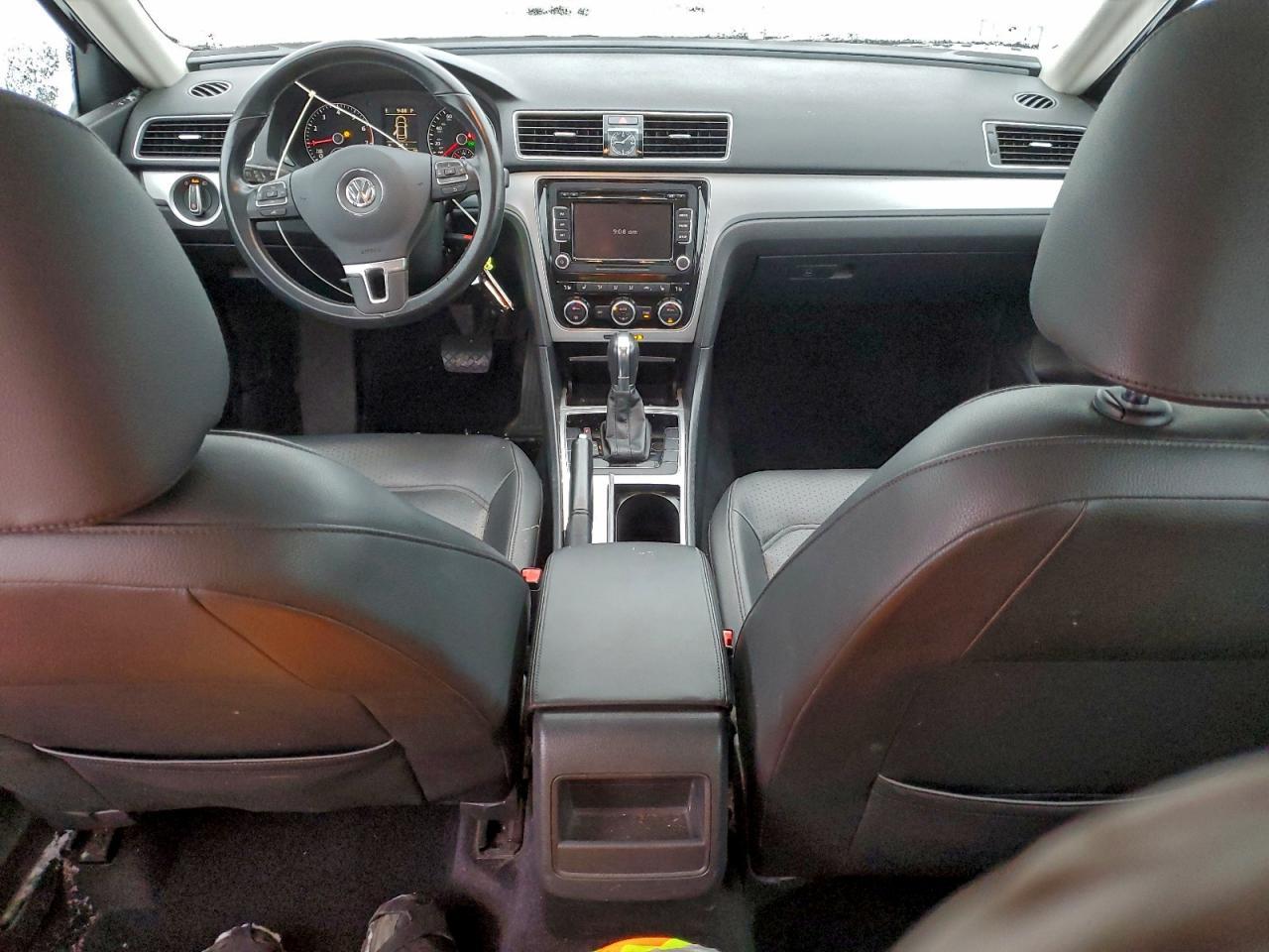 2012 VOLKSWAGEN Passat