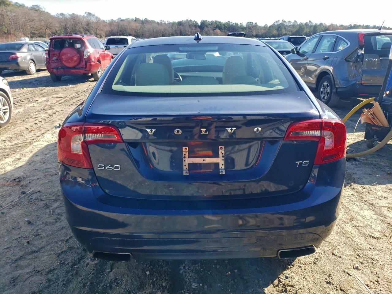 2015 VOLVO S60