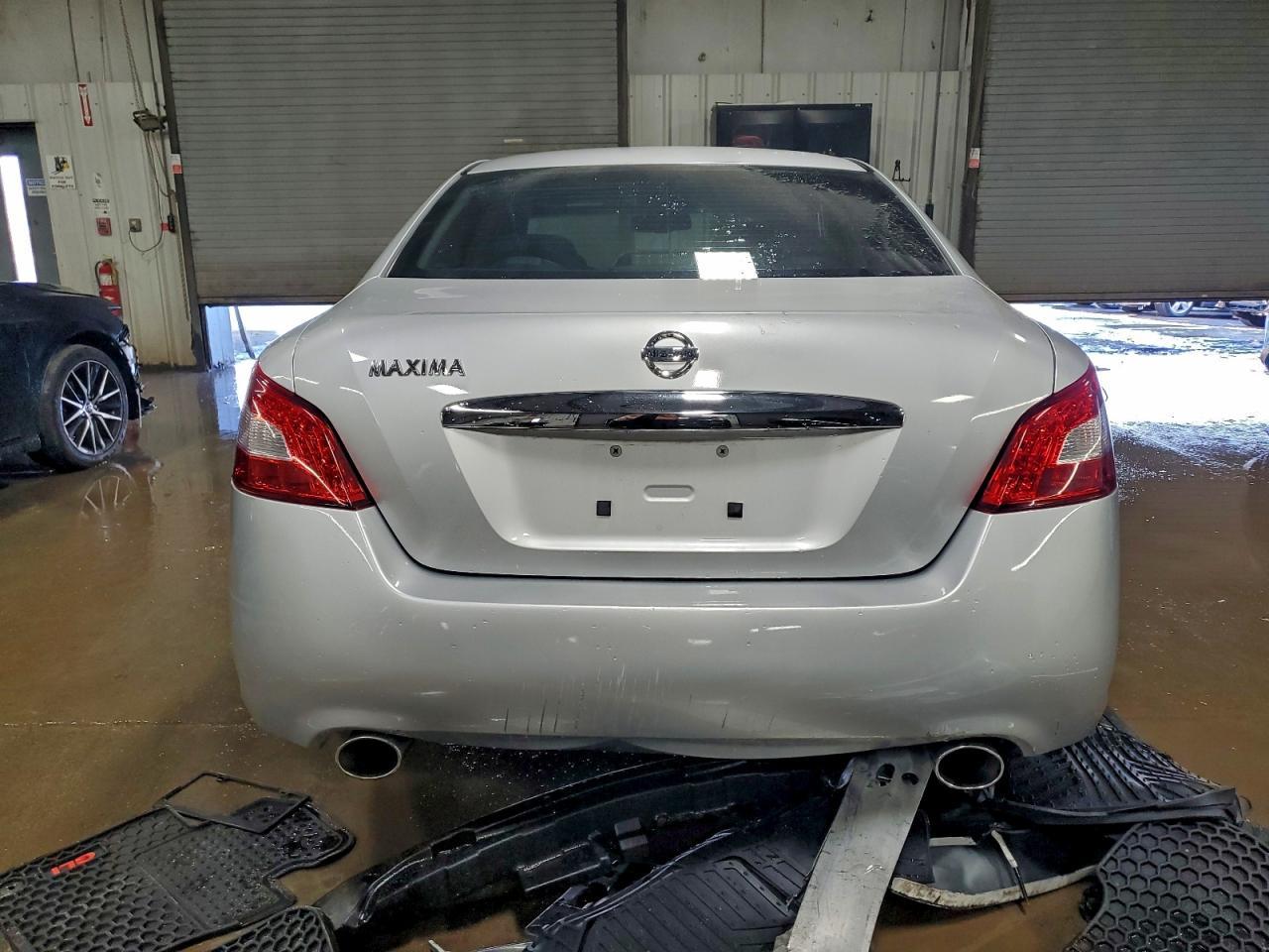 2011 NISSAN Maxima