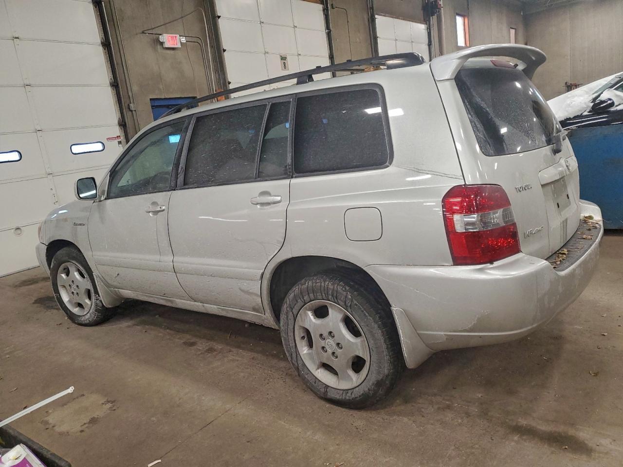 2004 TOYOTA HIGHLANDER