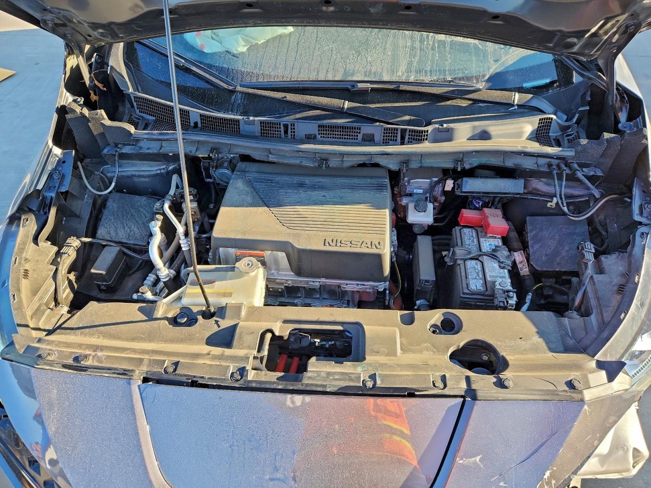 2022 NISSAN LEAF