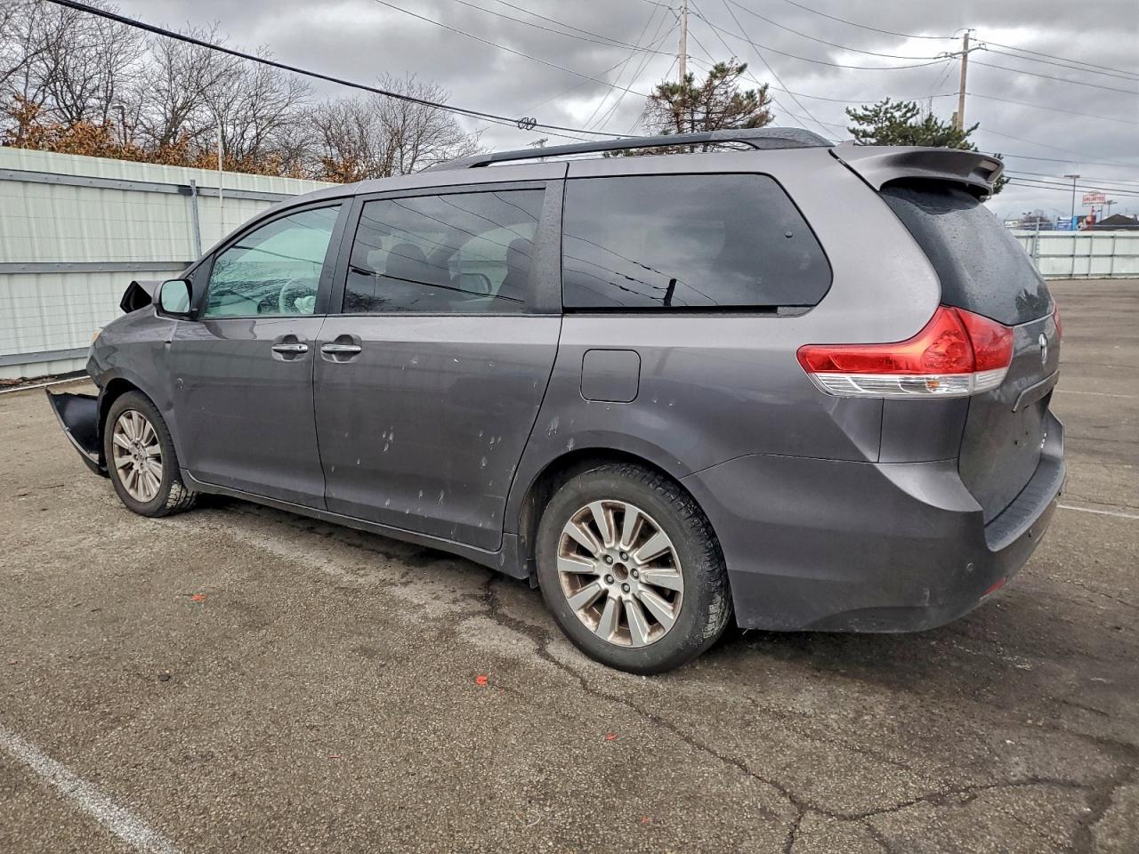 2012 TOYOTA SIENNA