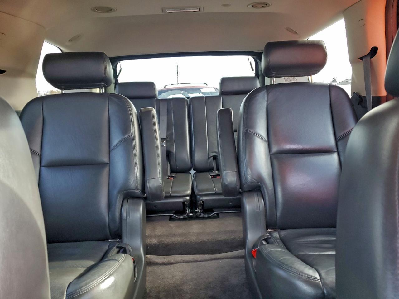 2010 CADILLAC ESCALADE