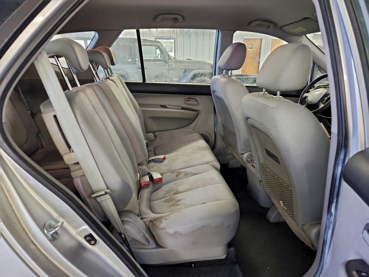 2010 KIA RONDO
