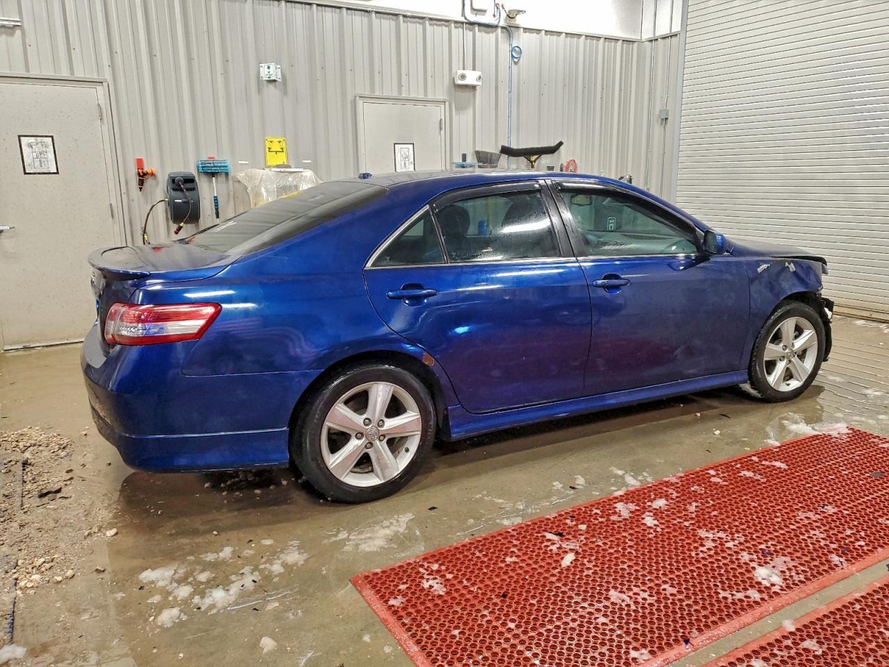 2011 TOYOTA CAMRY