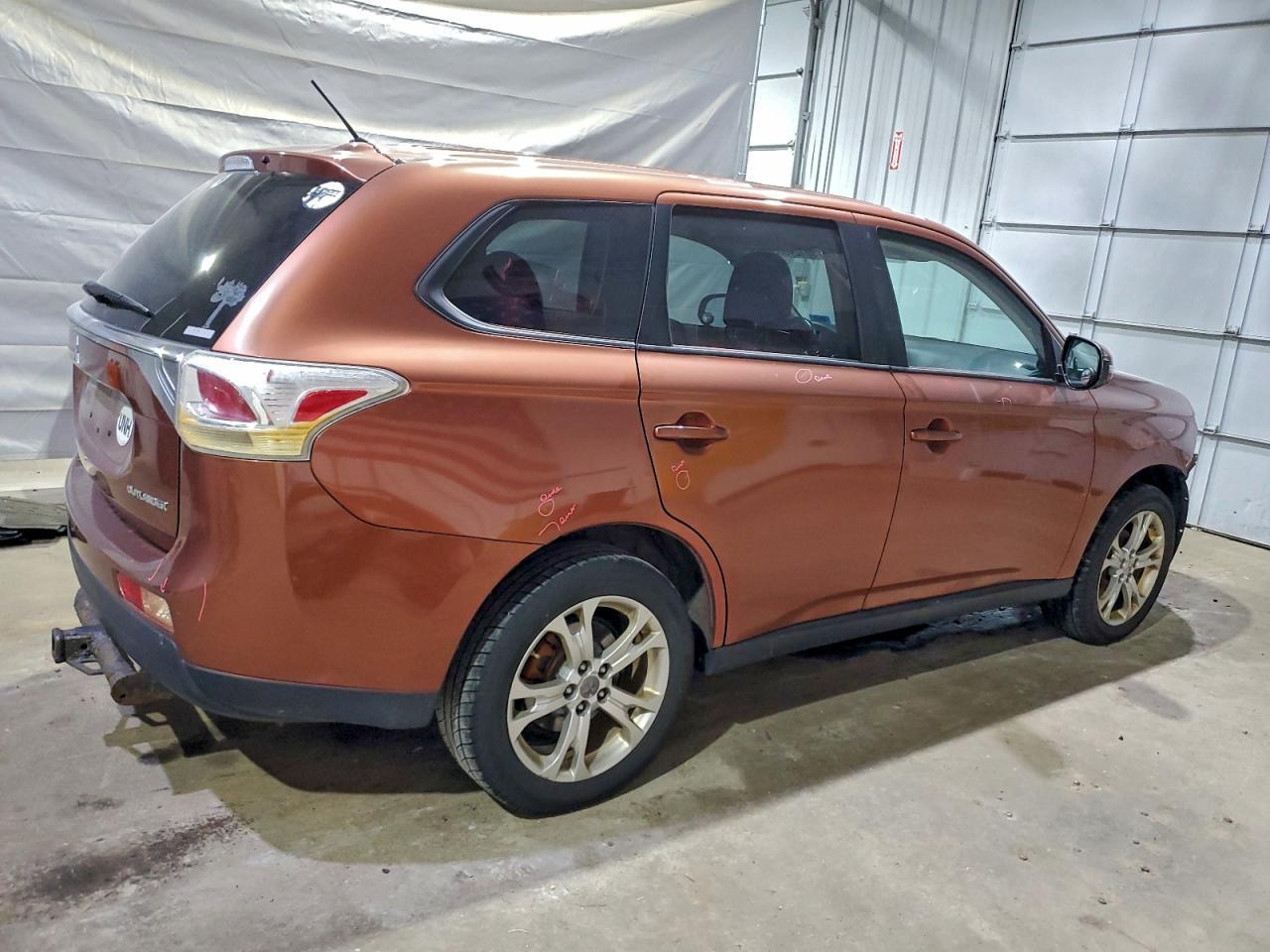 2014 MITSUBISHI outlander